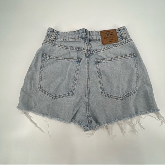 Stradivarius Super High Rise Cut Off Denim Jean Shorts Size 4 Women’s - Picture 3 of 5